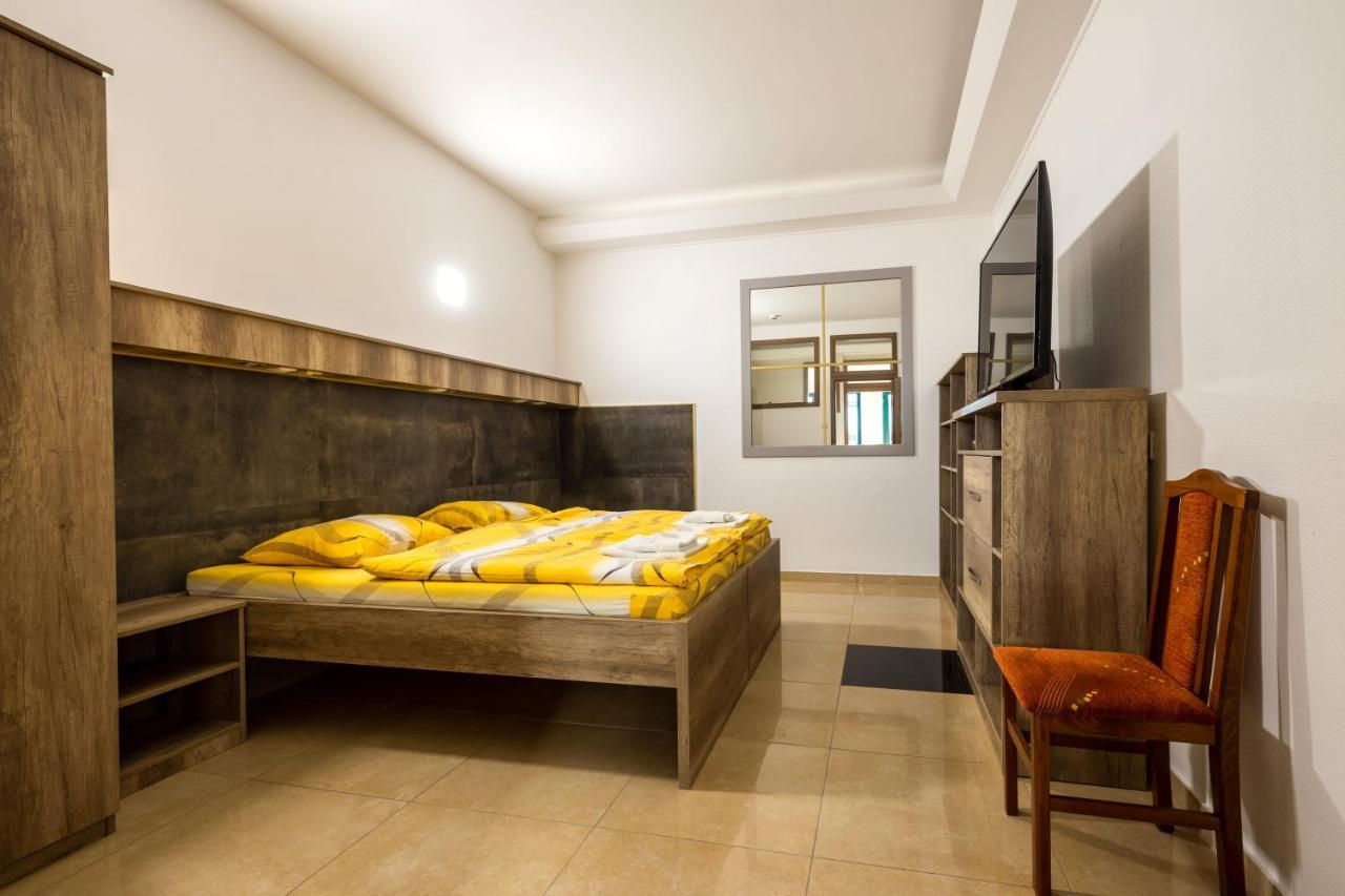 Napfeny Panzio Es Rendezvenyhaz Hotel Kecskemet Luaran gambar