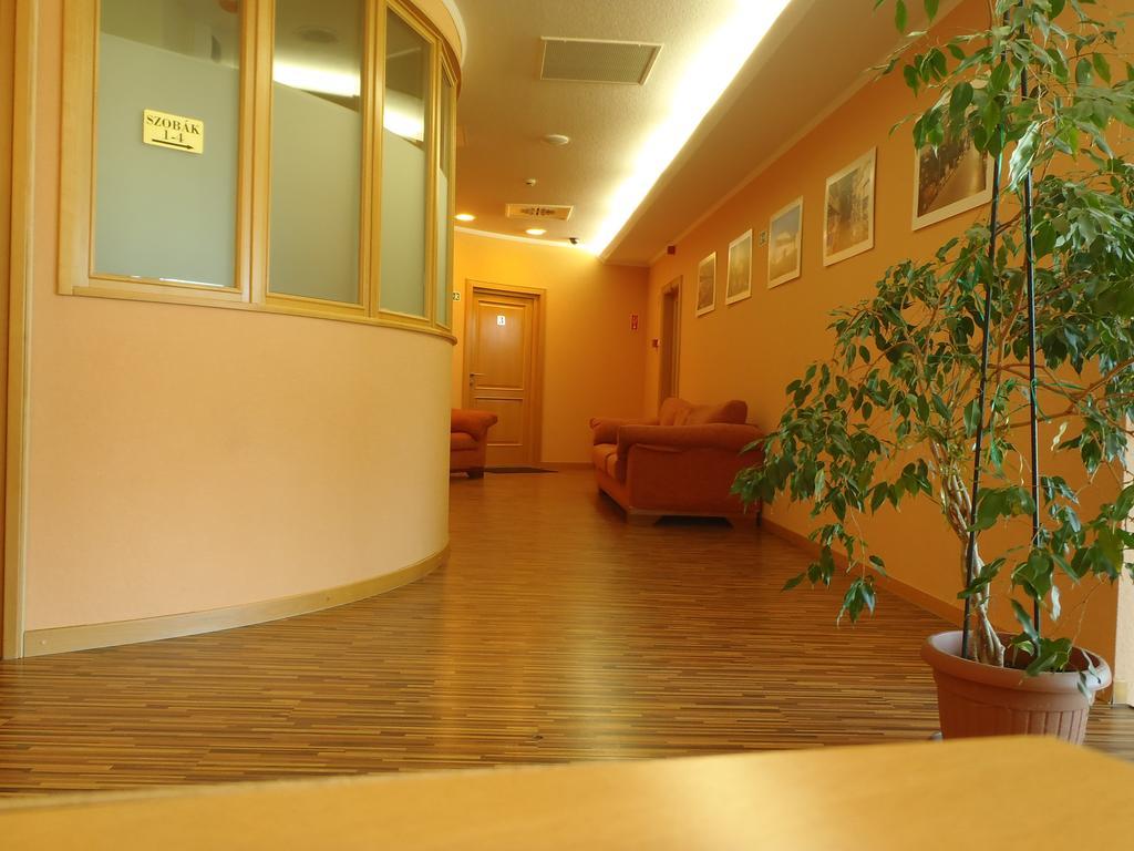 Napfeny Panzio Es Rendezvenyhaz Hotel Kecskemet Luaran gambar