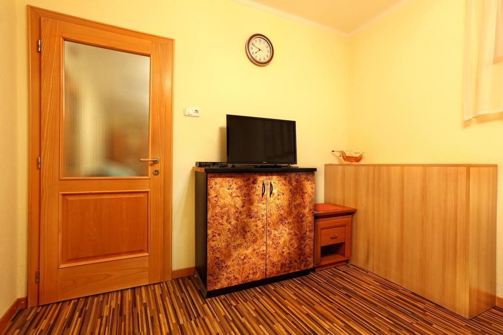 Napfeny Panzio Es Rendezvenyhaz Hotel Kecskemet Bilik gambar