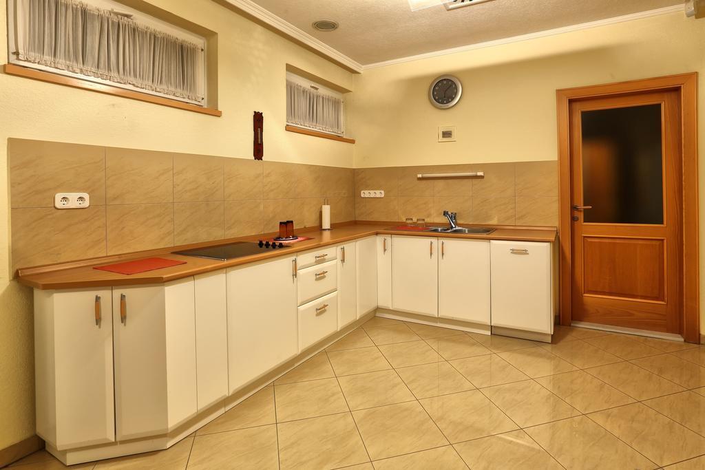 Napfeny Panzio Es Rendezvenyhaz Hotel Kecskemet Bilik gambar