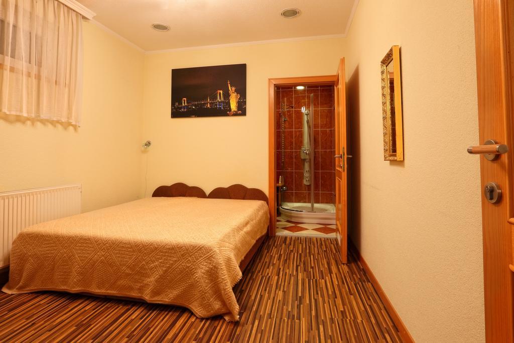 Napfeny Panzio Es Rendezvenyhaz Hotel Kecskemet Bilik gambar