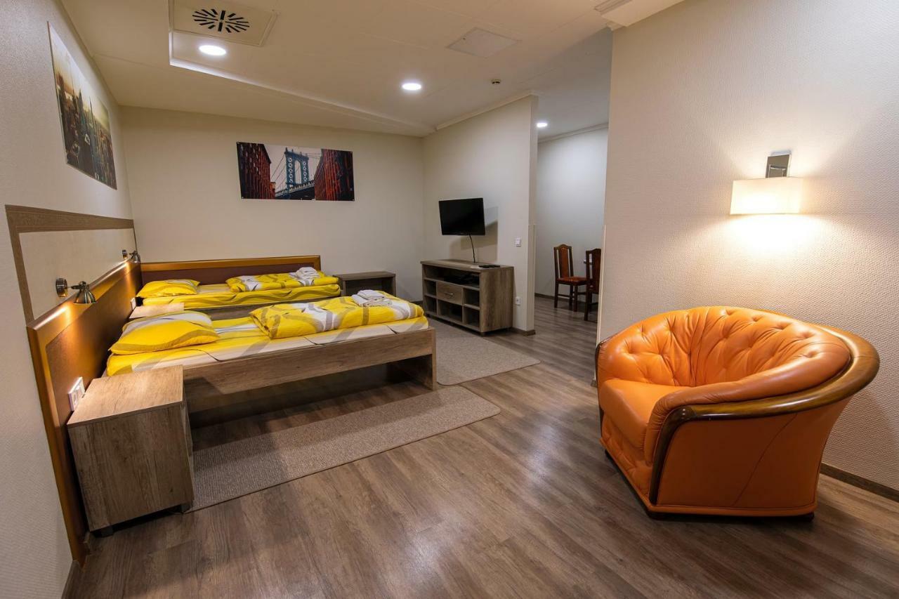 Napfeny Panzio Es Rendezvenyhaz Hotel Kecskemet Luaran gambar