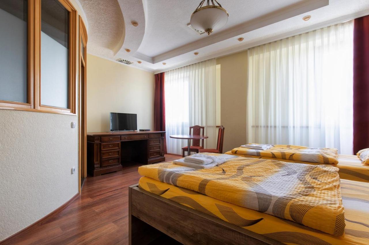 Napfeny Panzio Es Rendezvenyhaz Hotel Kecskemet Luaran gambar