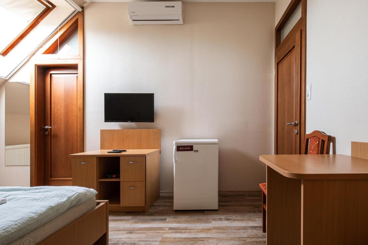 Napfeny Panzio Es Rendezvenyhaz Hotel Kecskemet Luaran gambar