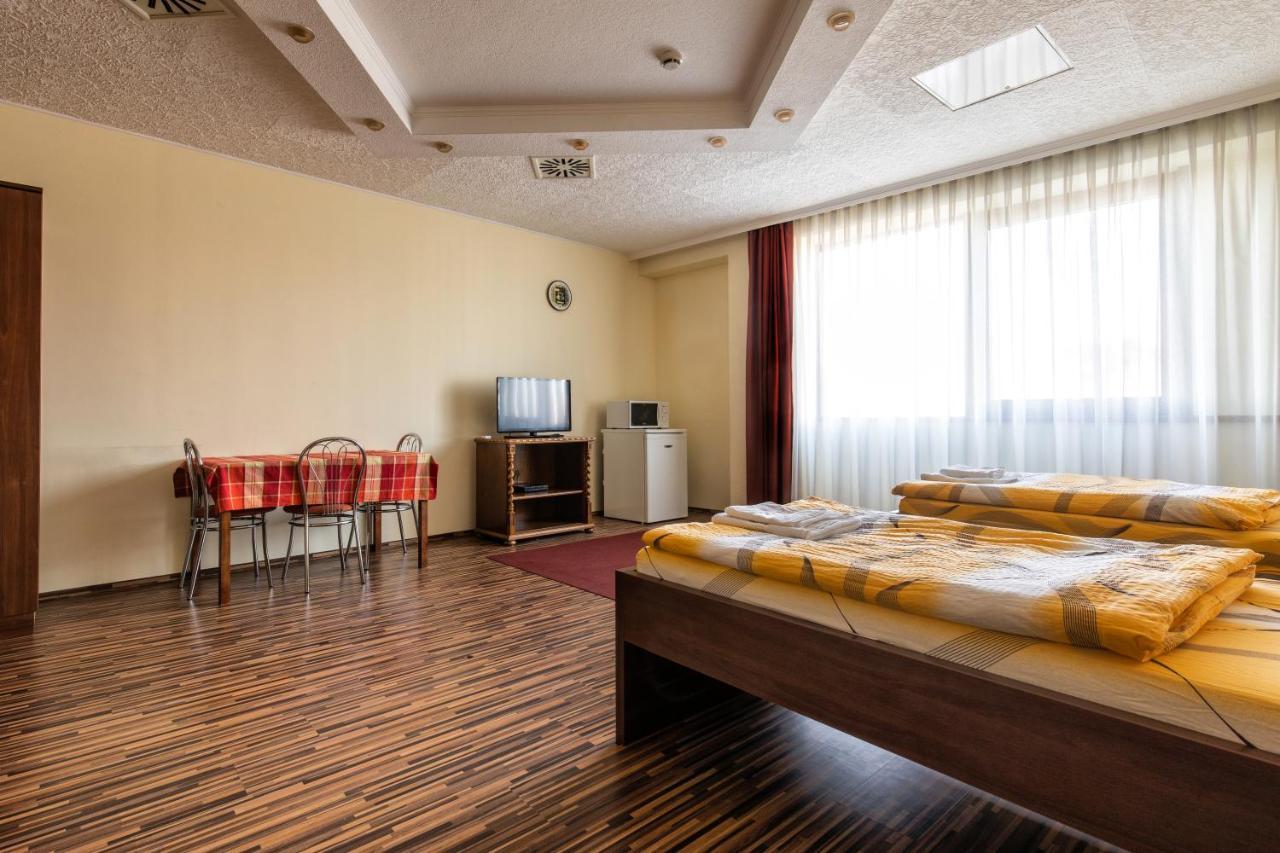 Napfeny Panzio Es Rendezvenyhaz Hotel Kecskemet Luaran gambar