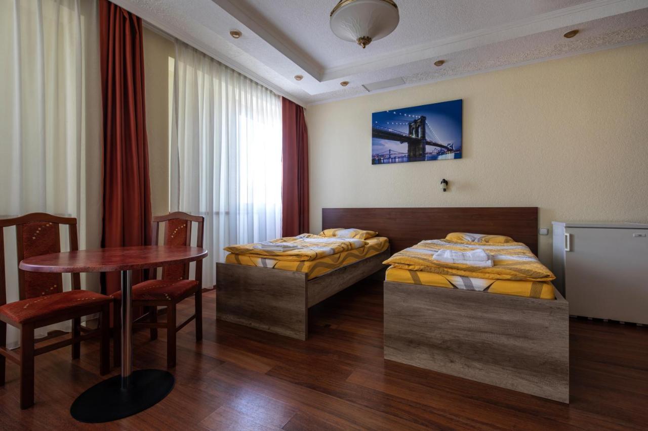 Napfeny Panzio Es Rendezvenyhaz Hotel Kecskemet Luaran gambar